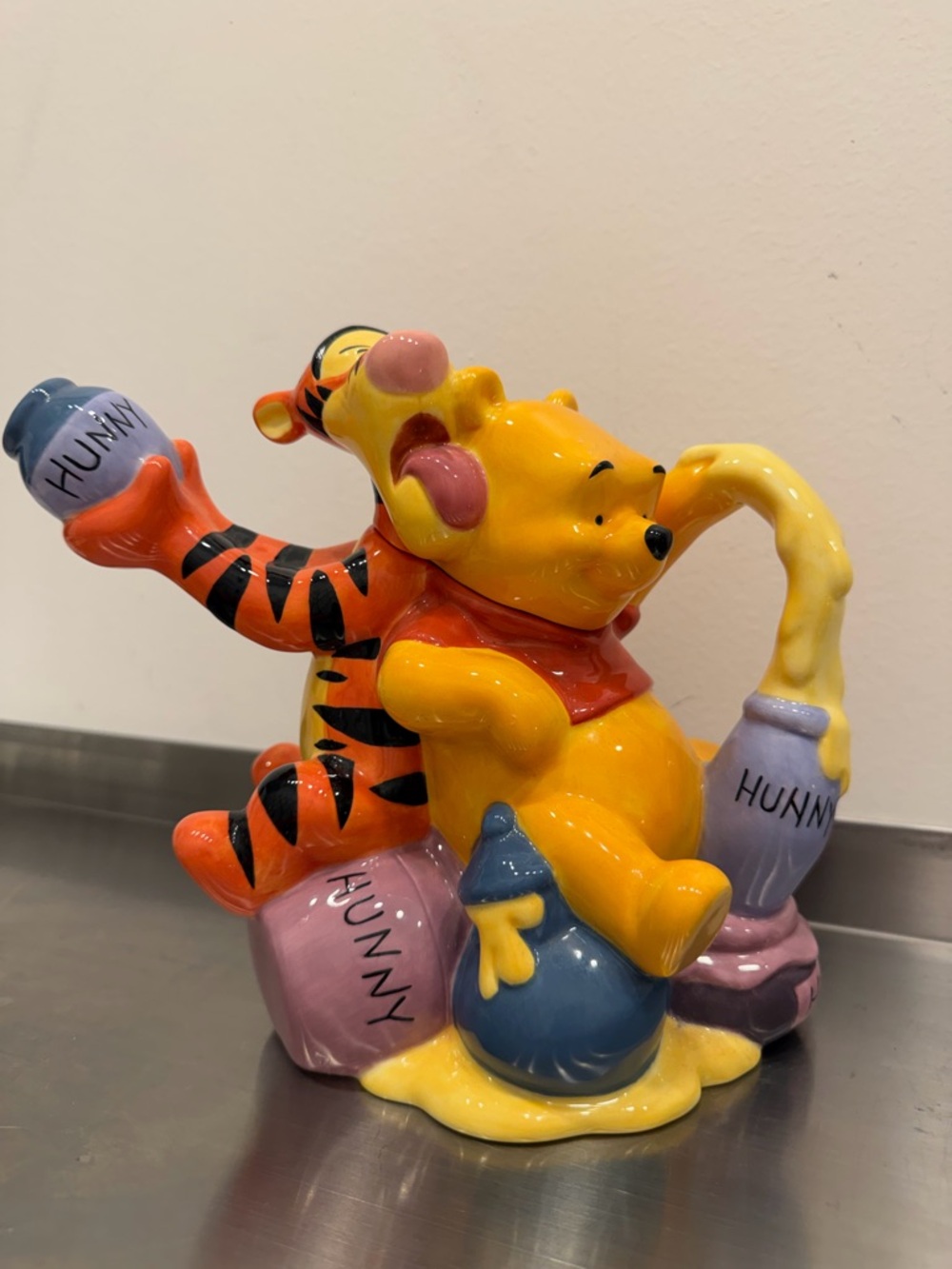 Rare Winnie the Pooh & Tigger Ceramic Honey teapot  - Yellow/Orange - Picture 2 of 8